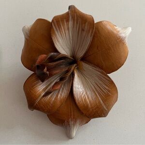 VINTAGE Smooth Leather Brooch 3D Flower Autumn Woodland Fairycore Nature Neutral